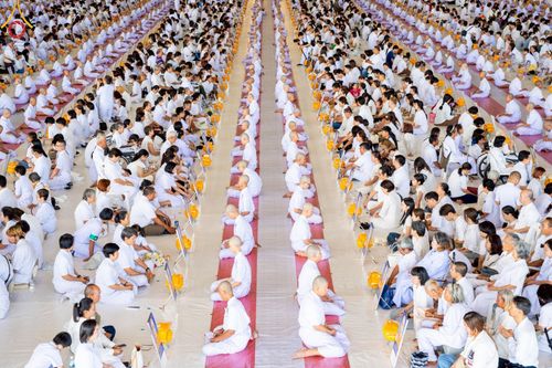 ภาพ No.215048:วันเสาร์ที่ 5 เมษายน พ.ศ. 2568 พิธีเวียนประทักษิณรอบพระมหาธรรมกายเจดีย์  พิธีวันทาเจดีย์ พิธีขอขมาและมอบผ้าไตร ในโครงการบรรพชาสามเณรฟื้นฟูพระพุทธศาสนาทั่วไทย , โครงการหน่อแก้วเปรียญธรรม รุ่นที่ 13 ,  โครงการสามเณรยุวธรรมทายาท รุ่นที่ 33 , โครงการสามเณรมั