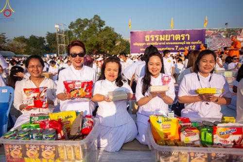 ภาพ No.112798:พิธีตักบาตรพระธรรมยาตราฯ ณ วัดสองพี่น้อง จ.สุพรรณบุรี วันที่ 15 มกราคม พ.ศ. 2567