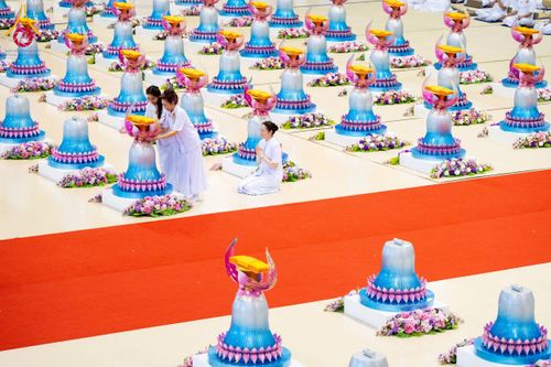 ภาพ No.215486:วันอาทิตย์ต้นเดือนที่ 6 เมษายน พ.ศ. 2568 ขบวนอัญเชิญผ้าป่าสมทบ มหาสังฆทาน 40,000 กว่าวัดทั่วประเทศ ณ สภาธรรมกายสากล วัดพระธรรมกาย