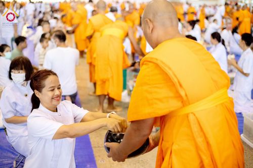 ภาพ No.223438:วันวิสาขบูชา วันอาทิตย์ที่ 11 พฤษภาคม พ.ศ. 2568 พิธีตักบาตร และปฎิบัติธรรม ณ สภาธรรมกายสากล วัดพระธรรมกาย