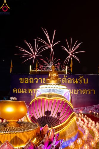 ภาพ No.112110:พิธีจุดประทีปถวายเป็นพุทธบูชา และบูชาธรรมมหาปูชนียาจารย์ พระมงคลเทพมุนี(สด จนฺทสโร) ในโครงการธรรมยาตรา กตัญญูบูชา มหาปูชนียาจารย์ พระมงคลเทพมุนี(สด จนฺทสโร) พระผู้ปราบมาร อนุสรณ์สถาน 7 แห่ง ปีที่ 12 วันที่ 14 มกราคม พ.ศ. 2567 ณ วัดสองพี่น้อง อ.สองพี่น้อง