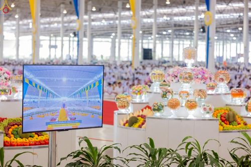 ภาพ No.227967:วันอาทิตย์ที่ 1 มิถุนายน พ.ศ. 2568 พิธีตักบาตร , พิธีบูชาข้าวพระ ณ วัดพระธรรมกาย จ.ปทุมธานี