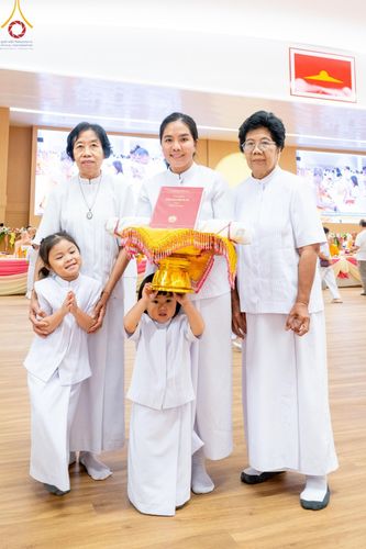 ภาพ No.138898:พิธีถวายกองทุนสนับสนุน การสร้างพระไตรปิฎกฉบับธรรมชัย และอนุรักษ์คัมภีร์ใบลาน น้อมบูชาธรรมหลวงพ่อธัมมชโย 80 ปี ณ ห้องแก้วสารพัดนึก 2 วัดพระธรรมกาย วันเสาร์ที่ 1 มิถุนายน พศ. 2567