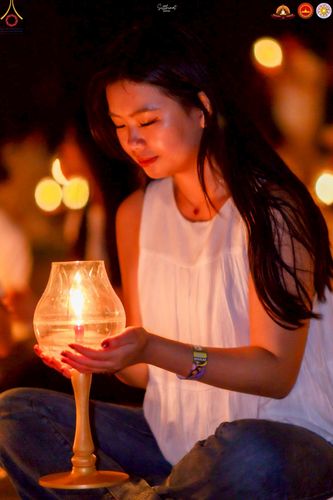 ภาพ No.224575:วันจันทร์ที่ 12 พฤษภาคม พ.ศ. 2568  ชาวพุทธในอินโดนีเซีย ร่วมฉลองวิสาขบูชาจุดประทีปกว่า 200,000 ดวง ณ พระมหาเจดีย์บรมพุทโธ  เจริญพุทธมนต์ถวาย “พระวชิรเกล้าเจ้าอยู่หัว”