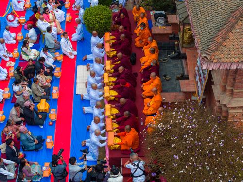 ภาพ No.129808:พิธีตัดปอยผมและแห่นาคธรรมทายาท ในโครงการบรรพชา 1,250 รูป ณ แดนประสูติ สวนลุมพินี ประเทศเนปาล วันที่ 2 มีนาคม พ.ศ. 2567