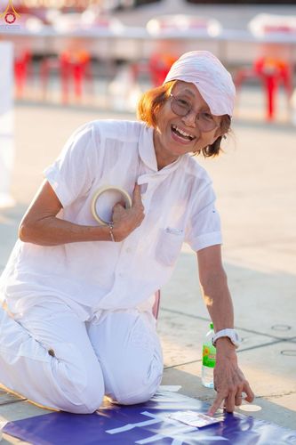 ภาพ No.225153:วันที่ 20 - 27 เมษายน พ.ศ. 2568 "ภาพแห่งความปลื้มที่ไม่มีวันจบ" คณะสงฆ์สามเณร เจ้าหน้าที่ และสาธุชน ร่วมแรงร่วมใจกันเตรียมงานและเก็บงาน เพื่อวันคุ้มครองโลก พิธีถวายมหาสังฆทานคณะสงฆ์ 40,000 กว่าวัดทั่วประเทศ