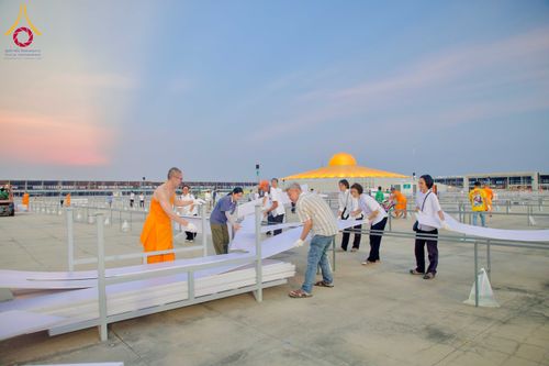 ภาพ No.326370:วันที่ 26 -27 เมษาบน พ.ศ.2569 การเก็บงานแผ่นหน้าโต๊ะที่ลานธรรม งานถวายมหาสังฆทาน 40,000 กว่าวัดทั่วประเทศ ณ ลานธรรม วัดพระธรรมกาย