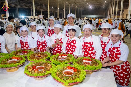 ภาพ No.306828:วันที่ 31 มกราคม พ.ศ. 2569 พิธีถวายภัตตาหารเป็นสังฆทาน แด่พระธรรมยาตรา ณ วัดพระธรรมกาย  จังหวัดปทุมธานี ในโครงการธรรมยาตรา กตัญญูบูชา มหาปูชนียาจารย์ พระมงคลเทพมุนี(สด จนฺทสโร) พระผู้ปราบมาร อนุสรณ์สถาน 7 แห่ง ปีที่ 14