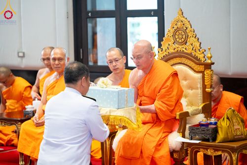 ภาพ No.332330:วันเสาร์ที่ 6 มิถุนายน พ.ศ.2569 พิธีต้อนรับสัญญาบัตร พัดยศ พระราชภาวนาวชิรวิเทศ วิ. ณ อุโบสถพระไตรปิฏก วัดพระธรรมกาย