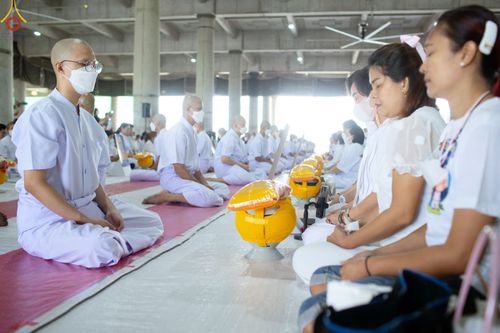 ภาพ No.84121:พิธีเวียนประทักษิณ พิธีวันทาเจดีย์ พิธีขอขมา และมอบผ้าไตร  ในโครงการบรรพชาอุปสมบทหมู่ธรรมทายาทรุ่นเข้าพรรษา และโครงการบรรพชาสามเณรโรงเรียนนานาชาติ รุ่นที่12 ในวันเสาร์ที่ 22 กรกฎาคม พ.ศ. 2566