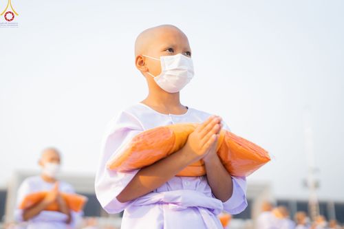 ภาพ No.79778:พิธีเวียนประทักษิณ ณ พระมหาธรรมกายเจดีย์ และพิธีวันทาเจดีย์ ในโครงการบรรพชาสามเณรฟื้นฟูพระพุทธศาสนาทั่วไทย วันเสาร์ที่ 8 เมษายน พ.ศ.2566