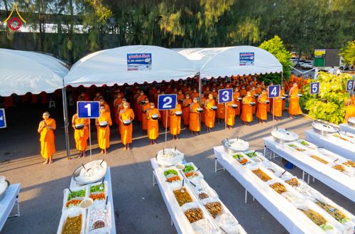 ภาพ No.293584:วันที่ 13 มกราคม พ.ศ. 2569 พิธีถวายภัตตาหารเป็นสังฆทาน แด่พระธรรมยาตรา ณ อนุสรณ์สถานมหาวิหารพระมงคลเทพมุนี (โลตัสแลนด์) อ.สองพี่น้อง จ.สุพรรณบุรี ในโครงการธรรมยาตรา กตัญญูบูชา มหาปูชนียาจารย์ พระมงคลเทพมุนี(สด จนฺทสโร) พระผู้ปราบมาร อนุสรณ์สถาน 7 แห่ง ปี