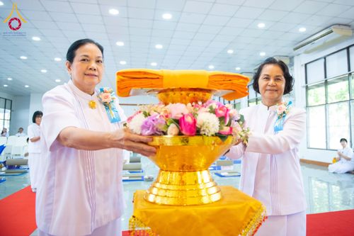 ภาพ No.278408:วันพุธที่ 10 ธันวาคม พ.ศ.2568  พิธีทอดผ้าป่าเพื่อสนับสนุนโครงการตักบาตรพระ 10,000 รูป เมืองกาญจนบุรี ณ อาคารปลูกศรัทธา วัดพระธรรมกาย