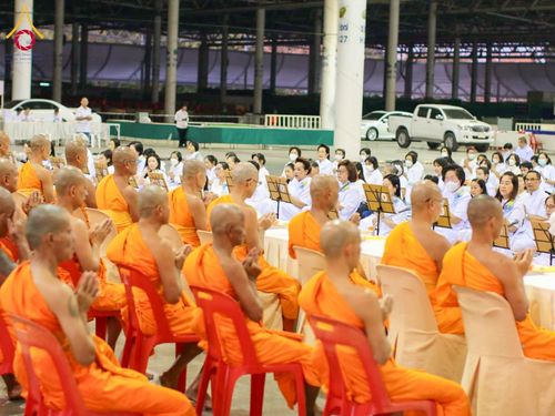 ภาพ No.203216:พิธีถวายภัตตาหารเป็นสังฆทาน แด่พระธรรมยาตรา ณ วัดพระธรรมกาย ตำบลคลองสาม อำเภอคลองหลวง จังหวัดปทุมธานี ในโครงการธรรมยาตรา กตัญญูบูชา มหาปูชนียาจารย์ พระมงคลเทพมุนี(สด จนฺทสโร) พระผู้ปราบมาร อนุสรณ์สถาน 7 แห่ง ปีที่ 13 วันที่ 29 มกราคม พ.ศ. 2568