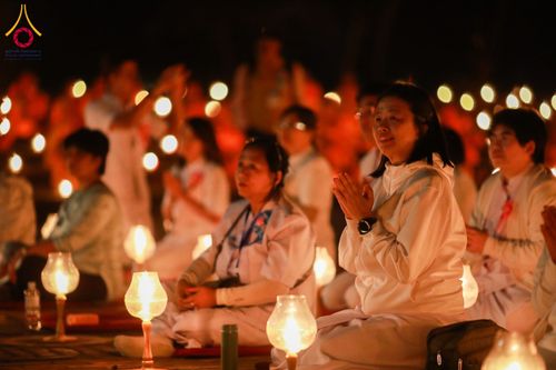 ภาพ No.130641:พิธีจุดโคมประทีปถวายเป็นพุทธบูชา ในโครงการบรรพชา 1,250 รูป ณ มหาวิหารมายาเทวี แดนประสูติ สวนลุมพินี ประเทศเนปาล วันที่ 9 มีนาคม พ.ศ. 2567