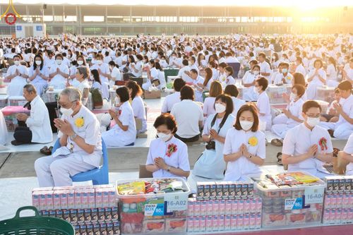 ภาพ No.105265:พิธีตักบาตรฉลองพระบวชใหม่ รุ่นบูชาธรรมมหาปูชนียาจารย์ และต้อนรับศักราชใหม่ วันจันทร์ที่ 1 มกราคม พ.ศ. 2567 ณ ลานธรรมพระมหาธรรมกายเจดีย์ วัดพระธรรมกาย