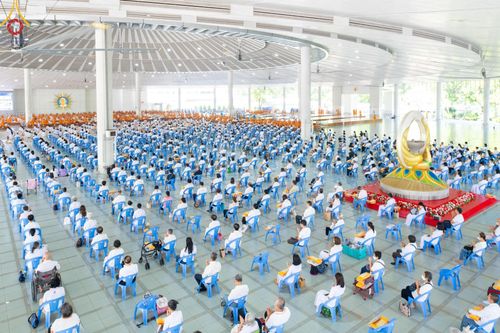 ภาพ No.177392:พิธีถวายภัตตาหารเมนูสวรรค์ และพิธีบุพเปตพลี ครั้งที่ 158 ร่วมอุทิศบุญแด่หมู่ญาติที่ล่วงลับไปแล้ว และสืบทอดอายุพระพุทธศาสนา ณ วัดพระธรรมกาย วันที่ 30 พฤศจิกายน พ.ศ.2567 (วันพระ แรม 15 ค่ำ เดือน 12)