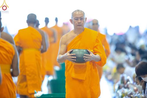 ภาพ No.205875:พิธีตักบาตร และ พิธีบูชาข้าวพระ ในวันอาทิตย์ต้นเดือน 2 กุมภาพันธ์ พ.ศ. 2568 ณ สภาธรรมกายสากล วัดพระธรรมกาย