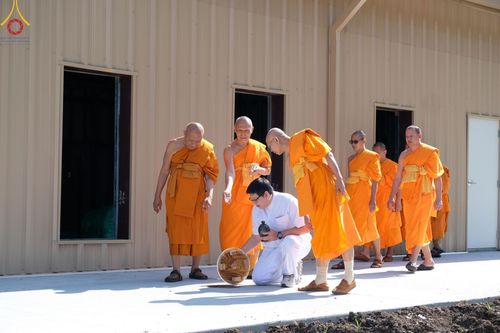 ภาพ No.142943:พิธีเจริญพระพุทธมนต์ โปรยรัตนชาติ เพื่อความเป็นสิริมงคล  ณ พื้นที่ก่อสร้างอาคารปฏิบัติธรรม “แก้วธรรมชัยรัตนอนันต์”  วัดพระธรรมกายเทนเนสซี ประเทศสหรัฐอเมริกา วันอังคารที่ 2 กรกฎาคม พ.ศ. 2567