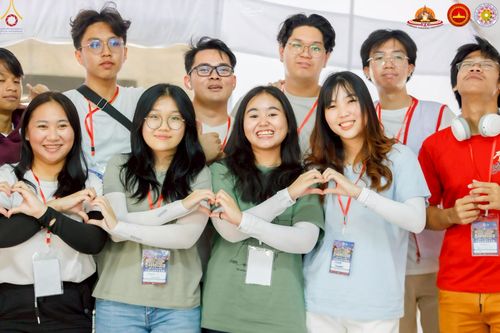 ภาพ No.224761:วันที่ 11 -12 พฤษภาคม พ.ศ. 2568 คณะพระอาจารย์ เจ้าหน้าที่ อาสาสมัคร นักศึกษา ทั้งชาวอินโดนีเซีย และชาวไทย ร่วมแรงร่วมใจ เตรียมงาน เก็บงาน ในวันวิสาขบูชา ณ พระมหาเจดีย์บรมพุทโธ ประเทศอินโดนีเซีย