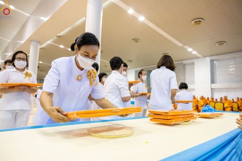 ภาพ No.88970:พิธีทอดผ้าป่าสมทบกฐินครั้งที่ 2 วันศุกร์ที่ 29 กันยายน พ.ศ. 2566 วันเพ็ญขึ้น 15 ค่ำ เดือน 10 ณ ห้องแก้วสารพัดนึก 1 วัดพระธรรมกาย