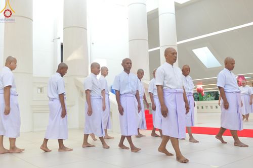 ภาพ No.199690:โครงการอุปสมบทหมู่บูชาธรรม 116 ปี คุณยายอาจารย์มหารัตนอุบาสิกาจันทร์ ขนนกยูง โครงการอุปสมบทหมู่ธรรมทายาท ระดับอุดมศึกษา รุ่นที่ 51 ภาคฤดูหนาว  ณ โบสถ์พระไตรปิฏก วัดพระธรรมกาย จ.ปทุมธานี  วันที่ 11 มกราคม พ.ศ. 2568 โดยมีพระครูปลัดรัตนวีรวัฒน์ เจ้าอาวาสวัด