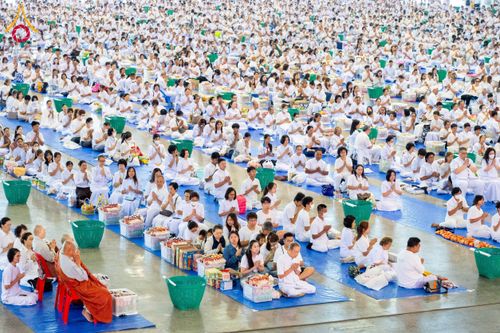 ภาพ No.223361:วันวิสาขบูชา วันอาทิตย์ที่ 11 พฤษภาคม พ.ศ. 2568 พิธีตักบาตร และปฎิบัติธรรม ณ สภาธรรมกายสากล วัดพระธรรมกาย