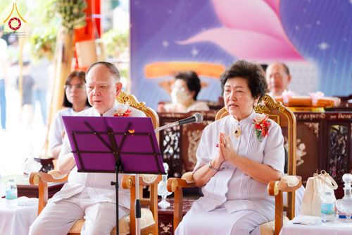 ภาพ No.170754:พิธีทอดกฐิน ณ วัดมงคลพุการาม ปทุมธานี ในโครงการกฐินสามัคคีทั่วไทย 30,000 วัด บูชาธรรม 80 ปี หลวงพ่อธัมมชโย โดยคณะศิษยานุศิษย์วัดพระธรรมกาย วันที่ 27 ตุลาคม พ.ศ. 2567