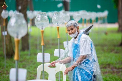 ภาพ No.88712:คณะสงฆ์ เจ้าหน้าที่ และสาธุชน ทุ่มเทแรงกายแรงใจเตรียมงาน เพื่องานวันครูผู้ค้นพบวิชชาธรรมกาย ตั้งแต่วันที่ 20 กันยายน พ.ศ. 2566