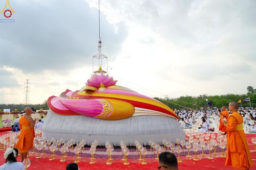 ภาพ No.129365:พิธีประดิษฐานพระบรมสารีริกธาตุ ณ มหารัตนะเจดีย์สิริปทุมสวรรค์ ศูนย์ปฏิบัติธรรมภาคใต้ อ.บางกล่ำ จ.สงขลา วันที่ 10 มีนาคม พ.ศ.2567