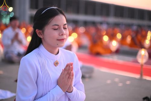 ภาพ No.204526:พิธีจุดประทีปถวายเป็นพุทธบูชา และบูชาธรรมมหาปูชนียาจารย์ ณ วัดพระธรรมกาย ตำบลคลองสาม อำเภอคลองหลวง จังหวัดปทุมธานี ในโครงการธรรมยาตรา กตัญญูบูชา มหาปูชนียาจารย์ พระมงคลเทพมุนี(สด จนฺทสโร) พระผู้ปราบมาร ปีที่ 13 วันที่ 31 มกราคม พ.ศ. 2568