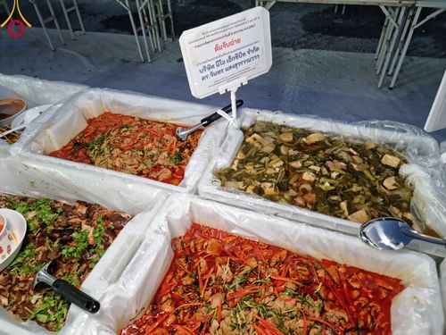 ภาพ No.108109:พิธีถวายภัตตาหารเป็นสังฆทาน แด่คณะพระธรรมยาตราฯ ในโครงการธรรมยาตรากตัญญูบูชา มหาปูชนียาจารย์ พระมงคลเทพมุนี(สด จนฺทสโร) พระผู้ปราบมาร อนุสรณ์สถาน 7 แห่ง ปีที่ 12 วันที่ 8 มกราคม พ.ศ. 2567 ณ อนุสรณ์สถานมหาวิหารพระมงคลเทพมุนี (โลตัสแลนด์) อ.สองพี่น้อง จ.สุ