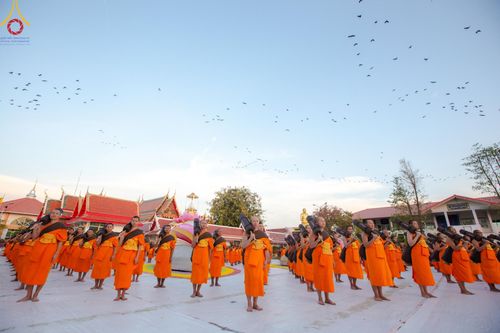 ภาพ No.194199:พระธรรมยาตราปฏิบัติธรรม และถ่ายภาพหมู่ประวัติศาสตร์ ณ วัดสองพี่น้อง ต.ต้นตาล อ.สองพี่น้อง จ.สุพรรณบุรี ในโครงการธรรมยาตรา กตัญญูบูชา มหาปูชนียาจารย์ พระมงคลเทพมุนี(สด จนฺทสโร) พระผู้ปราบมาร อนุสรณ์สถาน 7 แห่ง ปีที่ 13 วันที่ 12 มกราคม พ.ศ. 2568