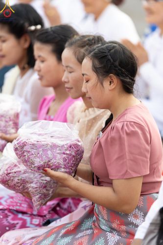 ภาพ No.120035:พิธีต้อนรับพระธรรมยาตรา ในโครงการธรรมยาตรา กตัญญูบูชา มหาปูชนียาจารย์ พระมงคลเทพมุนี(สด จนฺทสโร) พระผู้ปราบมาร อนุสรณ์สถาน 7 แห่ง ปีที่ 12 วันที่ 28 มกราคม พ.ศ. 2567 ณ วัดพระธรรมกาย จ.ปทุมธานี