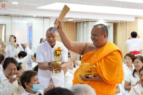 ภาพ No.233702:วันอาทิตย์ที่ 6 กรกฎาคม พ.ศ.2568 พิธีสมโภช 15 ปี วัดพระธรรมกายเกาลูน และพิธีมุทิตาสักการะเปรียญธรรม 9 ประโยค ณ วัดพระธรรมกายเกาลูน เขตปกครองพิเศษฮ่องกง สาธารณรัฐประชาชนจีน