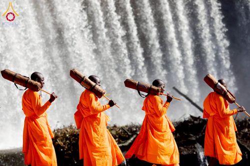 ภาพ No.232860:วันที่ 1 กรกฏาคม พ.ศ. 2568 Dhammayatra in South Africa 2025 ธรรมยาตราแอฟริกาใต้ — เส้นทางแห่งสติ สมาธิ และปัญญา ธรรมทายาทที่ได้อบรมโครงการบรรพชาอุปสมบทหมู่ครั้งที่ 2 ณ วัดพระธรรมกายโจฮันเนสเบิร์ก ประเทศแอฟริกาใต้