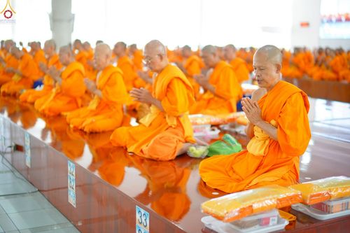 ภาพ No.248544:วันที่ 27 กันยายน พ.ศ. 2568 พิธีถวายเมนูสวรรค์เพื่อการบรรลุธรรม ณ หอฉันคุณยายอาจารย์ฯ วัดพระธรรมกาย