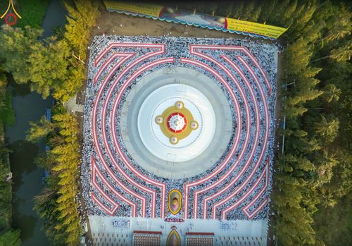 ภาพ No.192977:พิธีตักบาตรพระธรรมยาตรา ณ อนุสรณ์สถานคลองบางนางแท่น อ.สามพราน จ.นครปฐม ในโครงการธรรมยาตรา กตัญญูบูชา มหาปูชนียาจารย์ พระมงคลเทพมุนี(สด จนฺทสโร) พระผู้ปราบมาร อนุสรณ์สถาน 7 แห่ง ปีที่ 13 วันที่ 11 มกราคม พ.ศ.2568