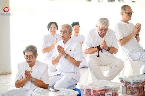 ภาพ No.225942:วันเสาร์ที่ 24 พฤษภาคม พ.ศ. 2568 พิธีถวายสังฆทาน 323 วัด ปีที่ 21 ครั้งที่ 177 พิธีมอบกองทุนหนุนแรงใจช่วยครูใต้ ปีที่ 18 ครั้งที่ 141 และพิธีทำบุญอุทิศส่วนกุศลให้ผู้วายชนม์ ณ ศูนย์ปฏิบัติธรรมภาคใต้ จ.สงขลา