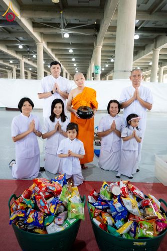 ภาพ No.145680:พิธีตักบาตรโครงการบรรพชาสามเณร โรงเรียนนานาชาติ รุ่นที่ 13 ณ มหารัตนวิหารคด 9 วัดพระธรรมกาย วันเสาร์ที่ 20 กรกฎาคม พ.ศ. 2567