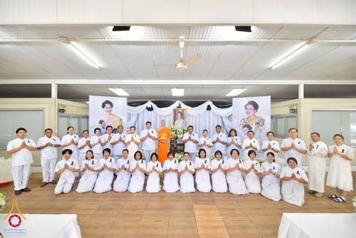 ภาพ No.267581:วันที่ 7 พฤศจิกายน พ.ศ. 2568 พสกนิกรอำเภอคลองหลวง รวมใจบำเพ็ญกุศลปัณรสมวาร (15 วัน) อุทิศถวายเป็นพระราชกุศลแด่ “สมเด็จพระพันปีหลวง” ณ วัดพระธรรมกาย