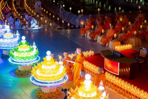 ภาพ No.266318:วันพุธที่ 5 พฤศจิกายน พ.ศ. 2568 (วันพระ ขึ้น 15 ค่ำ เดือน 12) พิธีลอยกระทงธรรม  ณ สระมหาเศรษฐีทะเลบุญ มหาวิหารพระมงคลเทพมุนี วัดพระธรรมกาย จ.ปทุมธานี