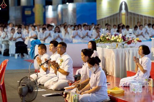 ภาพ No.241203:วันพุธที่ 27 สิงหาคม พ.ศ. 2568 พิธีฉลองชัยสวดมนต์ บทธัมมจักกัปปวัตตนสูตร ครบ 7,650,575,757 จบ ในวันธรรมชัย วัดพระธรรมกาย