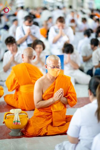 ภาพ No.62579:พิธีถวายบาตรเเละไทยธรรม ในโครงการอุปสมบทหมู่ บูชาธรรมหลวงพ่อธัมมชโย พ.ศ.2567 ณ ลานธรรม พระมหาธรรมกายเจดีย์ วันที่ 13 เมษายน พ.ศ.2567