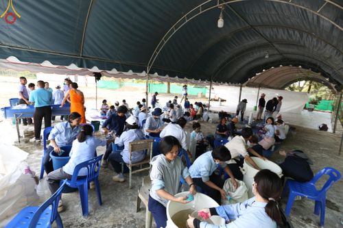 V.31 ทุ่มเทเพื่อบางกล่ำ การเตรียมงานของเจ้าหน้าที่หน่วยงานต่างๆ  เพื่องานธรรมยาตราอัญเชิญพระบรมสารีริกธาตุ ประดิษฐาน ณ มหารัตนเจดีย์สิริปทุมสวรรค์ (เจดีย์อริยพุทธะ 5 พระองค์) ณ ศูนย์ปฏิบัติธรรมภาคใต้ อ.บางกล่ำ จ.สงขลา ระหว่างวันที่ 9-10 มีนาคม พ.ศ. 2567