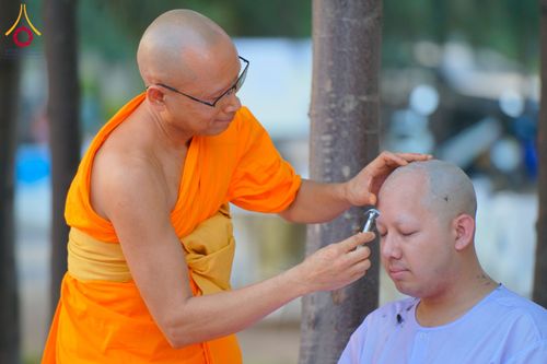 ภาพ No.135326:พิธีปลงผม ธรรมทายาท ระดับอุดมศึกษา รุ่นที่ 51 ภาคฤดูร้อน ณ วัดพระธรรมกาย จ.ปทุมธานี วันเสาร์ที่ 6 เมษายน พ.ศ. 2567