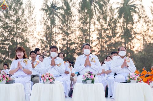 ภาพ No.110264:พิธีตักบาตรพระธรรมยาตราฯ ในโครงการธรรมยาตรากตัญญูบูชา มหาปูชนียาจารย์ พระมงคลเทพมุนี(สด จนฺทสโร) พระผู้ปราบมาร ปีที่ 12 ณ อนุสรณ์สถานลำดับที่ 2 สถานที่ตั้งมโนปณิธานบวชตลอดชีวิต อนุสรณ์สถานบางนางแท่น จ.นครปฐม วันที่ 11 มกราคม พ.ศ. 2567