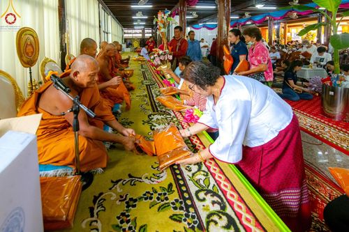 ภาพ No.165237:พิธีทอดกฐิน ณ วัดอินทโชติสังฆโพธิ์ธาราม อ.พนมสารคาม จ.ฉะเชิงเทรา ในโครงการกฐินสามัคคีทั่วไทย 30,000 วัด บูชาธรรม 80 ปี หลวงพ่อธัมมชโย โดยคณะศิษยานุศิษย์วัดพระธรรมกาย วันที่ 20 ตุลาคม พ.ศ. 2567