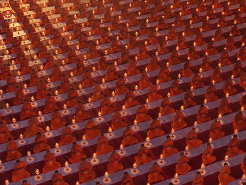 ภาพ No.190162:พิธีจุดประทีปถวายเป็นพุทธบูชา และบูชาธรรมมหาปูชนียาจารย์ ณ อนุสรณ์สถานมหาวิหารพระมงคลเทพมุนี (โลตัสแลนด์) อ.สองพี่น้อง จ.สุพรรณบุรี ในโครงการธรรมยาตรา กตัญญูบูชา มหาปูชนียาจารย์ พระมงคลเทพมุนี(สด จนฺทสโร) พระผู้ปราบมาร อนุสรณ์สถาน 7 แห่ง ปีที่ 13