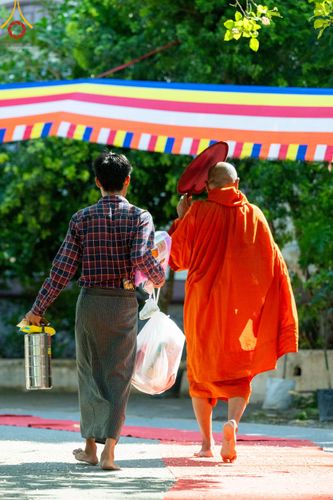 ภาพ No.220123:วันพุธที่ 16 เมษายน พ.ศ. 2568 วัดพระธรรมกายถวายมหาสังฆทาน มอบสิ่งของและทุนทรัพย์กว่า 4 ล้านบาท บรรเทาทุกข์ 181 วัดแผ่นดินไหวเมียนมา